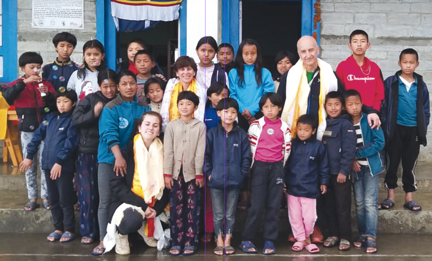 Paolo Craveri, Rosanna Balangero e Beatrice Craveri di Revello nella Casa famiglia Dil Kumari in Nepal
