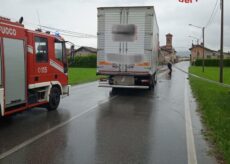 La Guida - Cavo si abbatte sulla strada finendo su un camion di passaggio