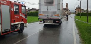 La Guida - Cavo si abbatte sulla strada finendo su un camion di passaggio