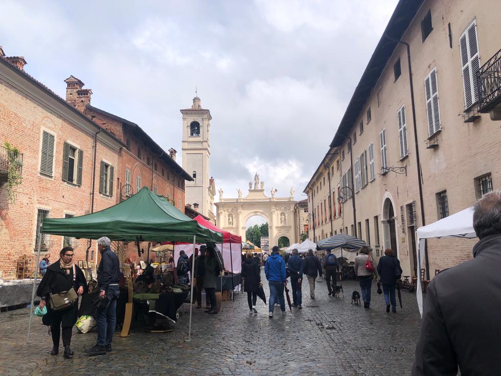 A Cherasco c’è il mercato dell’antiquariato