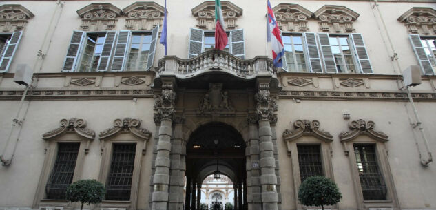 La Guida - Torino, Palazzo Lascaris si tinge di blu