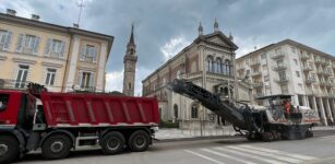 I nuovi asfalti per il Giro d’Italia in corso Nizza (video) La Guida - I nuovi asfalti per il Giro d’Italia in corso Nizza (video)