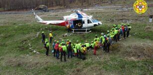 Imbarco e sbarco dall’elicottero in quota, abilitati 40 tecnici del Soccorso Alpino e Speleologico La Guida - Imbarco e sbarco dall’elicottero in quota, abilitati 40 tecnici del Soccorso Alpino e Speleologico