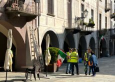La Guida - Cuneo, bandiere sui palazzi aspettando i Bersaglieri
