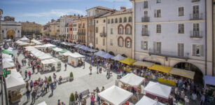 La Guida - “Quintessenza” inonda di colori e profumi Savigliano