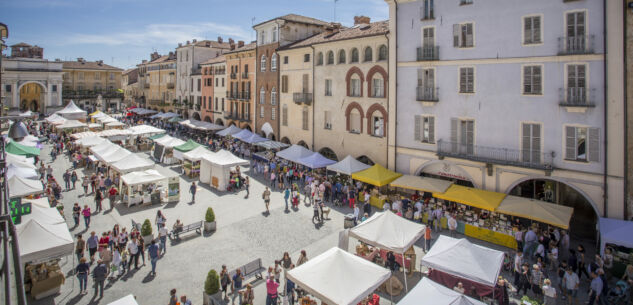 La Guida - “Quintessenza” inonda di colori e profumi Savigliano