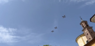 La Guida - Le Frecce Tricolore fanno le prove nei cieli di Cuneo (video)