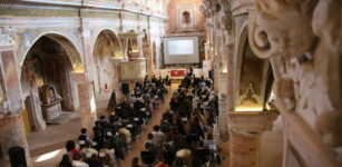 Vasto pubblico per i Dialoghi Eula di Villanova La Guida - Vasto pubblico per i Dialoghi Eula di Villanova