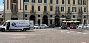 Si ripulisce e risistema piazza Galimberti dopo il mercato europeo La Guida - Si ripulisce e risistema piazza Galimberti dopo il mercato europeo
