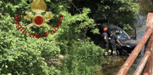 Finisce con l’auto nel fiume a Rossana, elitrasportato in ospedale La Guida - Finisce con l’auto nel fiume a Rossana, elitrasportato in ospedale