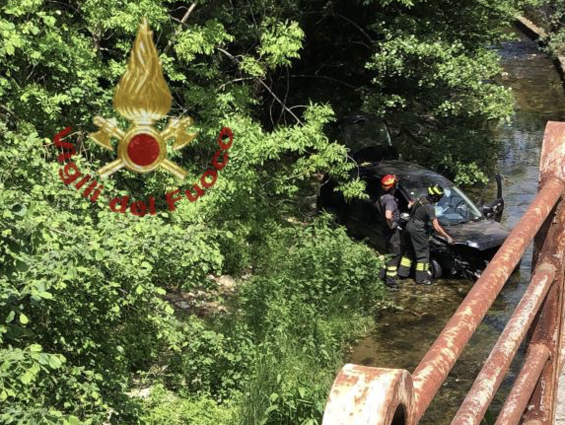 Finisce con l’auto nel fiume a Rossana, elitrasportato in ospedale