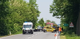 La Guida - Capriolo attraversa la Bovesana, collisione tra tre auto, una nella riva