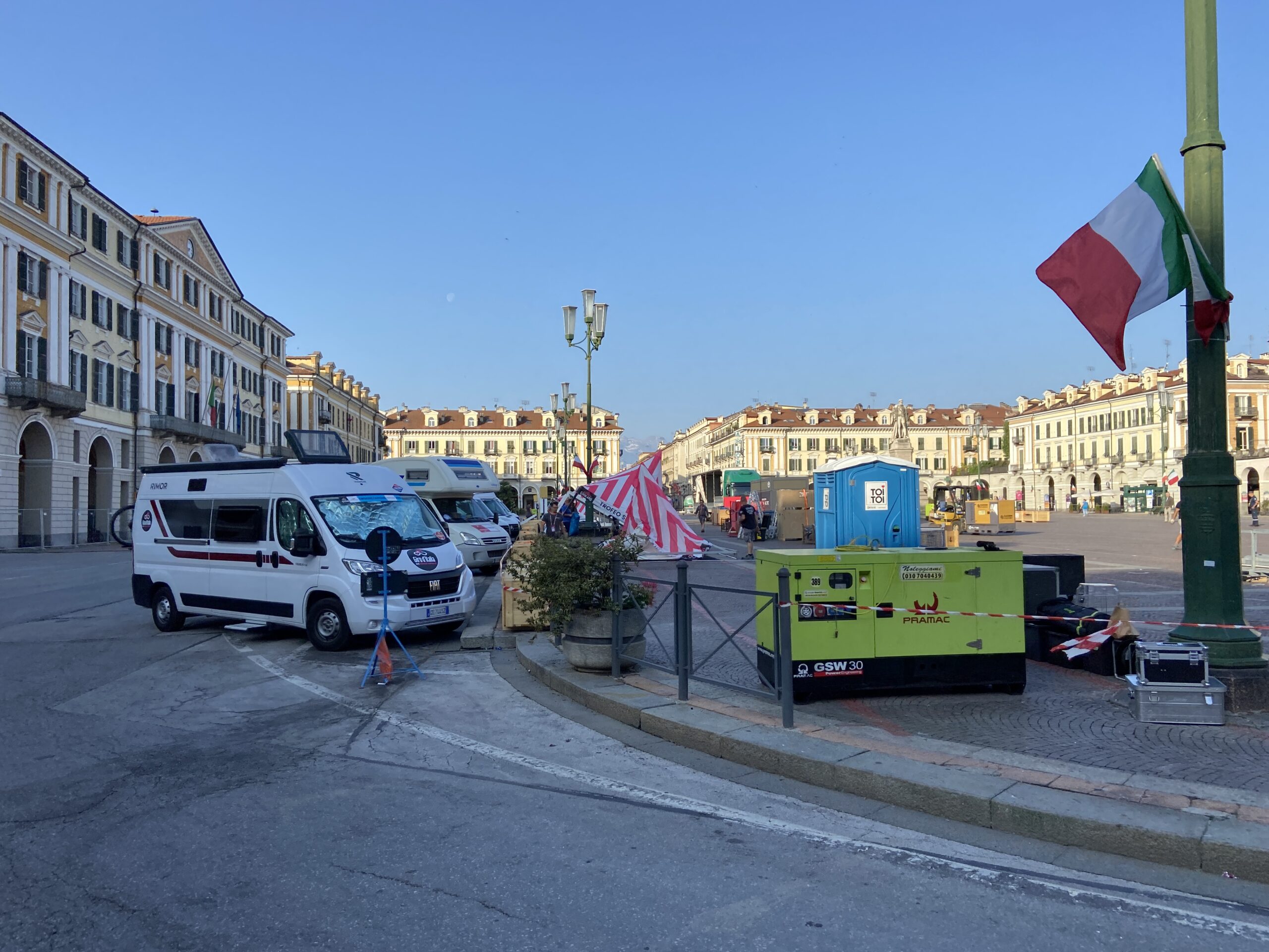 È il giorno del Giro d’Italia, Cuneo allestisce per la carovana rosa