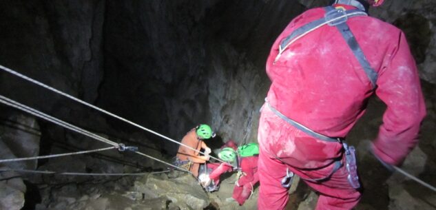 La Guida - Esercitazione del soccorso alpino in grotta a Ormea