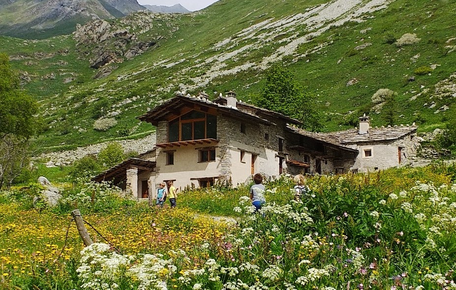 “Montagne di sera” sabato 28 maggio al Castello della Manta