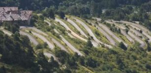 La Guida - Riapre la strada dei 50 tornanti tra Francia e Italia