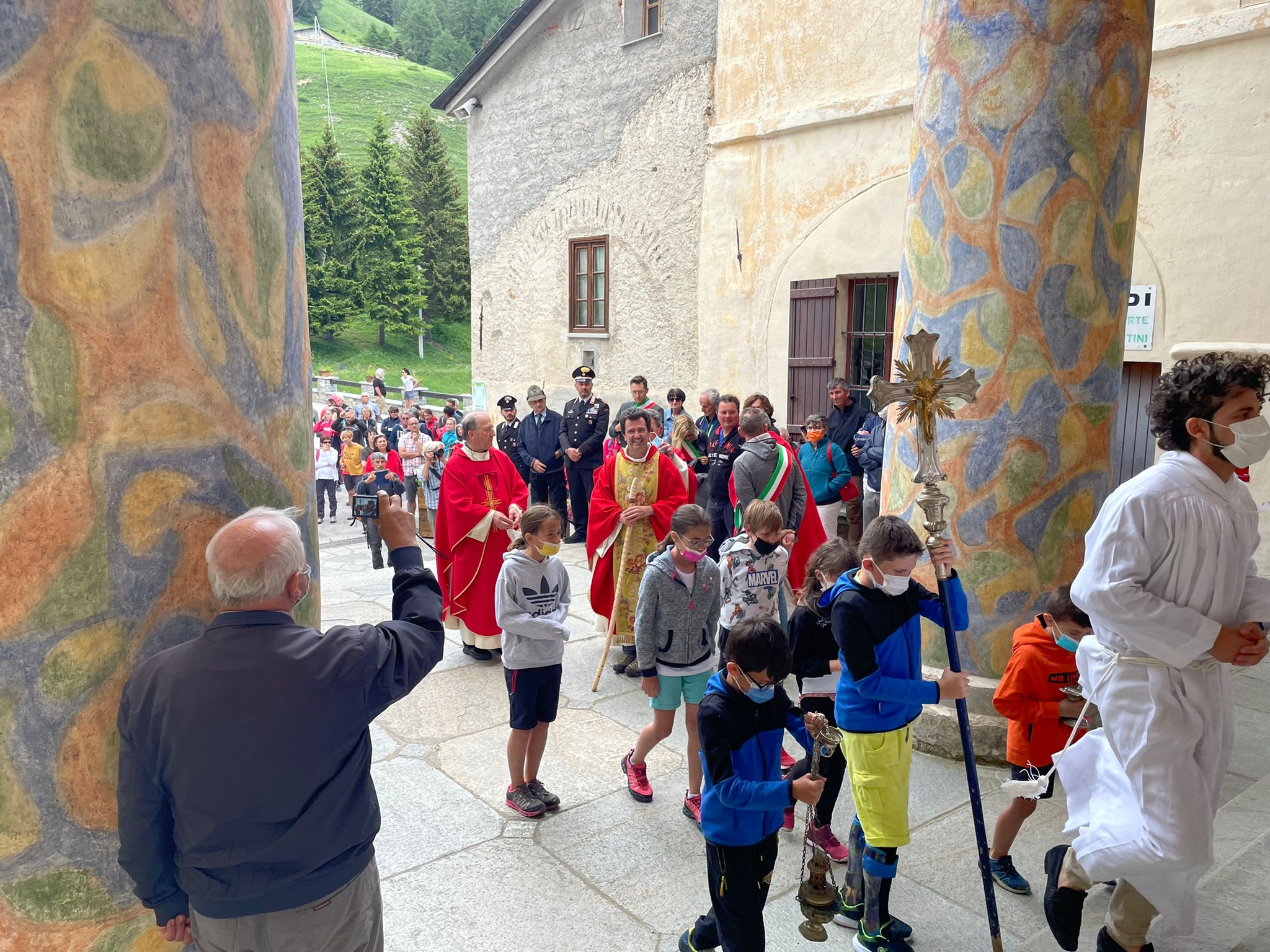 Cinquanta pellegrini hanno aperto la stagione al santuario di San Magno