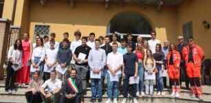 Ai 18enni la Costituzione e un corso per l’uso del defibrillatore La Guida - Ai 18enni la Costituzione e un corso per l’uso del defibrillatore