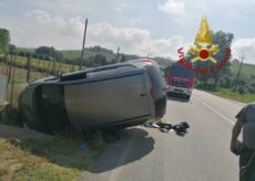 La Guida - Auto si ribalta in una bialera a Barolo