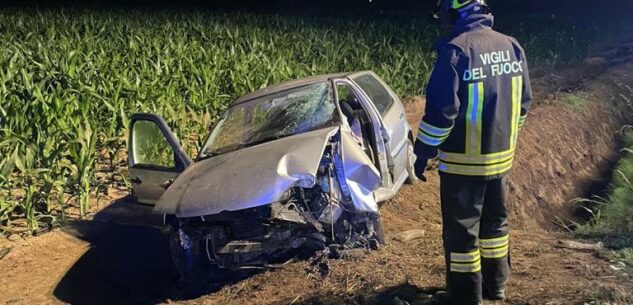 La Guida - Auto fuori strada nella notte, una donna rimane incastrata