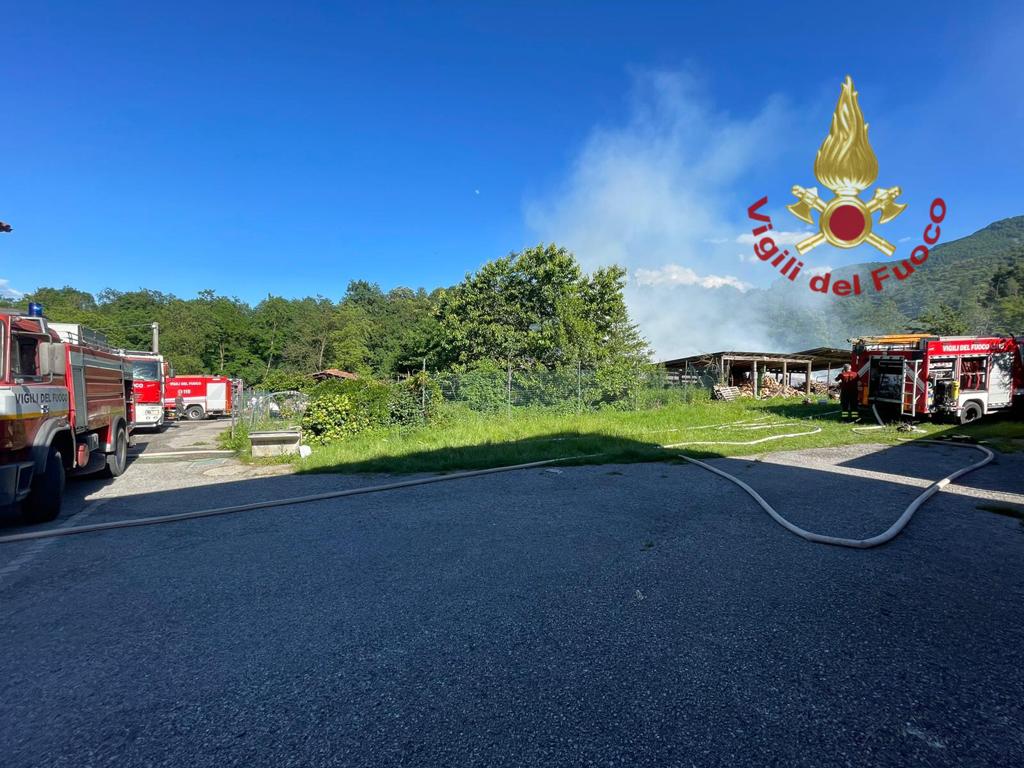 Fiamme in un ricovero attrezzi nella zona di Peveragno