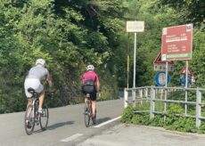 La Guida - La Valle Grana è invasa dai ciclisti che scalano il Fauniera, è la festa del ciclismo