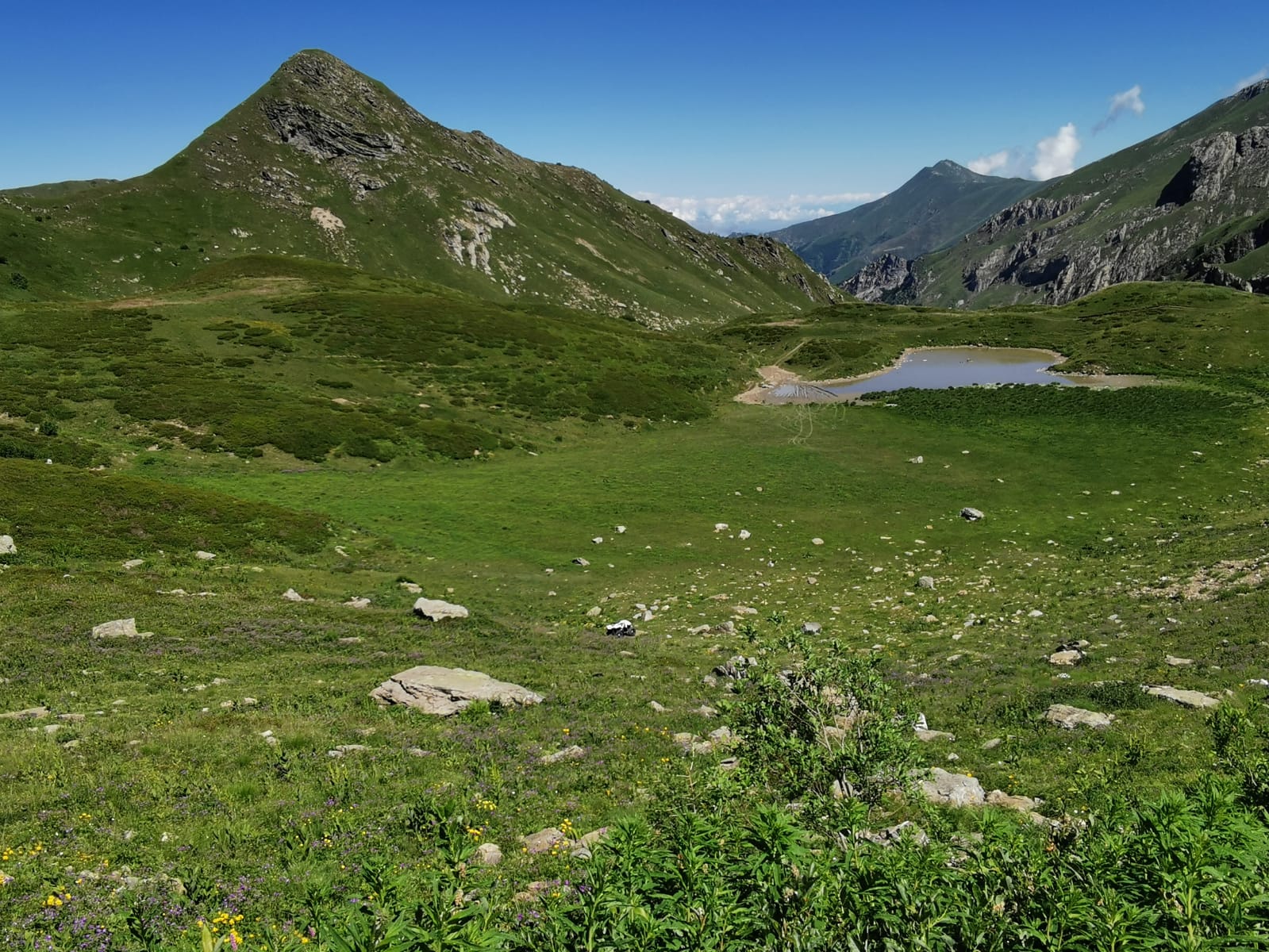 Quad si ribalta sull’Alta Via del Sale, due persone ferite