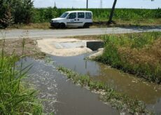 La Guida - Schiume in un canale a Sant’Albano Stura