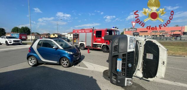 La Guida - Scontro tra due veicoli a Savigliano, soccorsi alle persone ferite