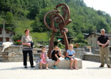 La Guida - Giganti di ferro e bronzo che legano la scultura al paesaggio