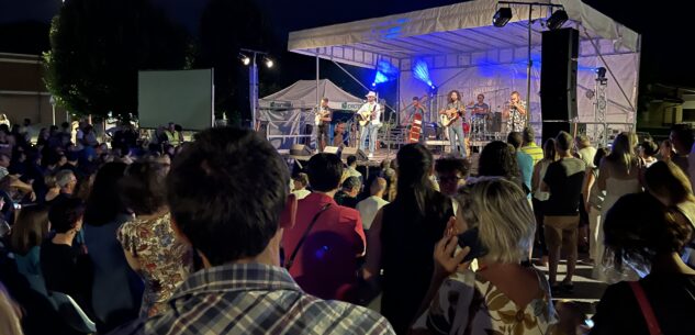 La Guida - Folto pubblico al concerto di Joe Bastianich e La Terza Classe (video)