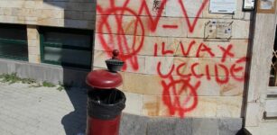 La Guida - Cuneo, scritte no-vax sulla facciata della scuola elementare