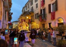 La Guida - Cuneesi in strada per la Madonna del Carmine e l’Infiorata (video e foto)