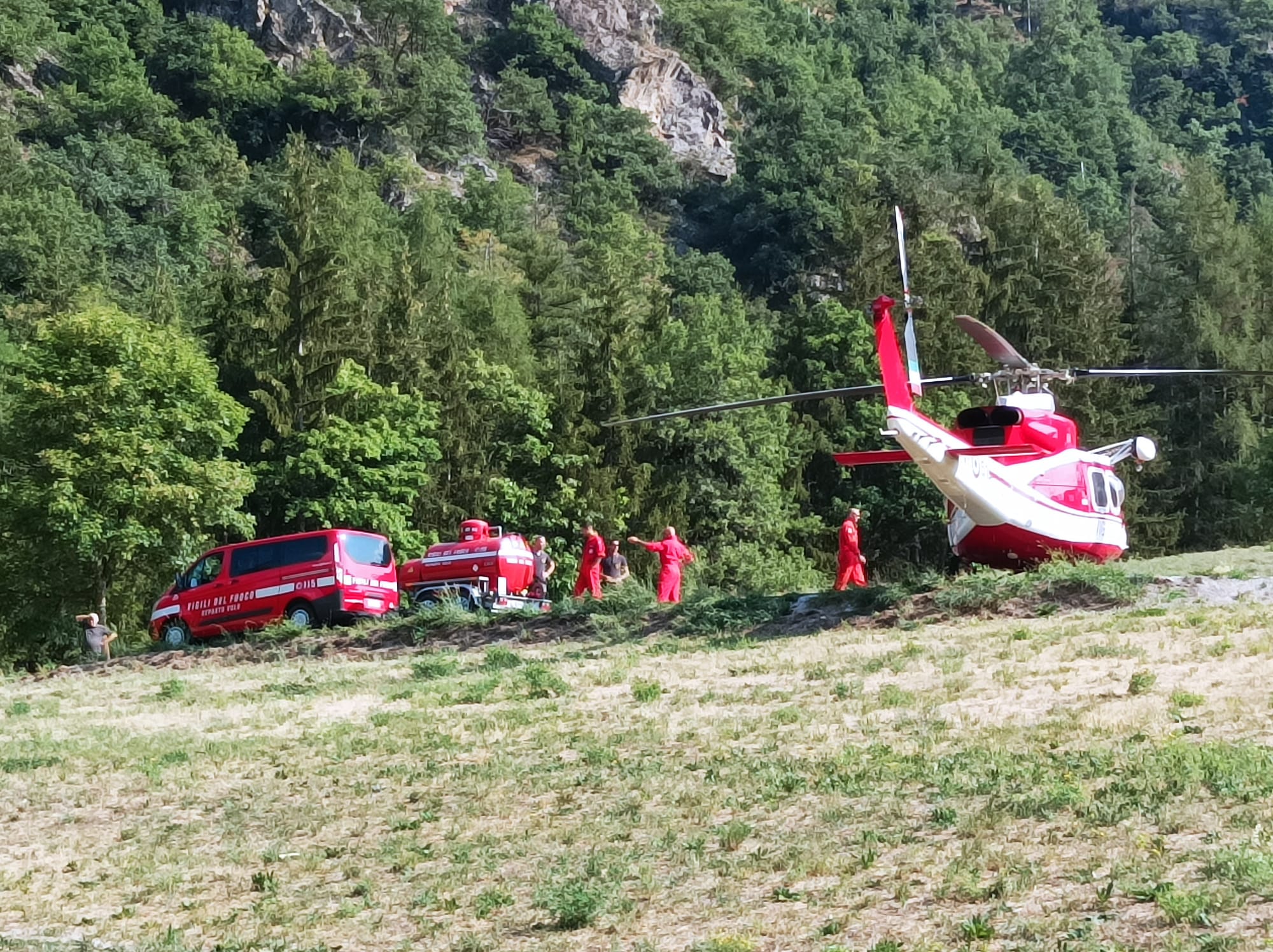 Vigili del Fuoco impegnati nella manutenzione dei ponti radio