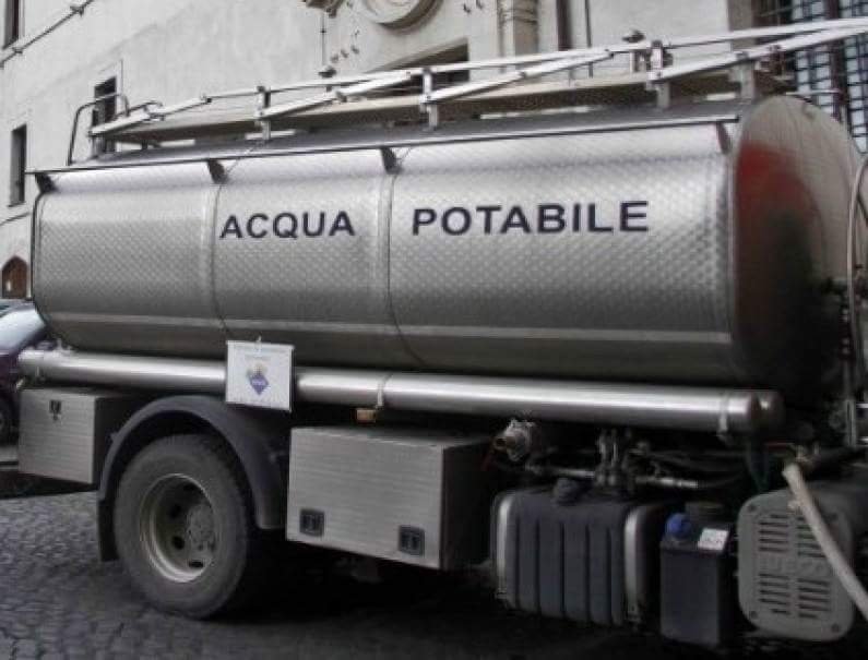 Autobotti a Rossana e al Mombracco di Barge per gli acquedotti della Granda in carenza