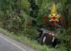 La Guida - Pulmino esce di strada: cinque feriti lievi