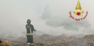 La Guida - A fuoco il fieno in un campo a Roata Chiusani