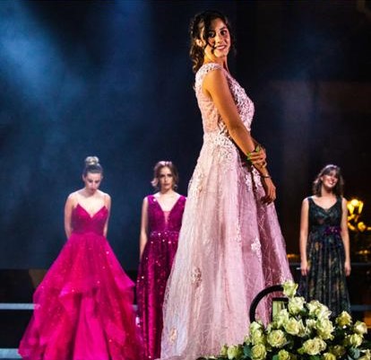 Una sfilata di moda femminile a Boves
