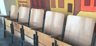 Cessione delle poltroncine del teatro di Casa don Bernardi La Guida - Cessione delle poltroncine del teatro di Casa don Bernardi