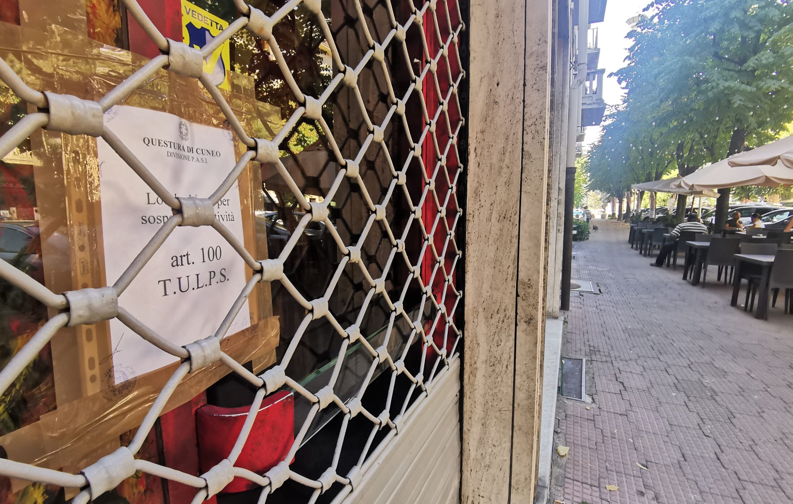 Negozio chiuso in via Pellico per la violazione del Tulps