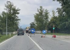 La Guida - Semaforo in entrata e in uscita da Caraglio per i lavori sul Grana