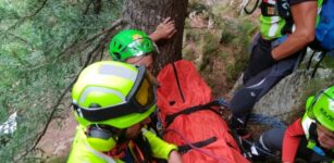 La Guida - Cercatore di funghi cade da un pendio fratturandosi la caviglia