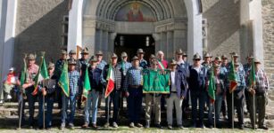 Festeggiato il capogruppo della sezione degli Alpini di Pontechianale La Guida - Festeggiato il capogruppo della sezione degli Alpini di Pontechianale