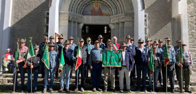 La Guida - Festeggiato il capogruppo della sezione degli Alpini di Pontechianale