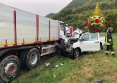 La Guida - Un ferito nello scontro tra un camion e un pick up a Gaiola