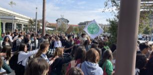 I giovani cuneesi chiedono “giustizia climatica” – video e fotogallery La Guida - I giovani cuneesi chiedono “giustizia climatica” – video e fotogallery