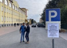 La Guida - Parcheggi per gli elettori davanti alle scuole di Caraglio