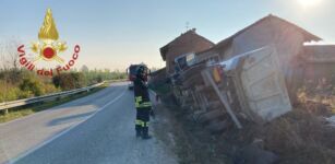 La Guida - Camion fuori strada sulla provinciale tra Roddi e Verduno