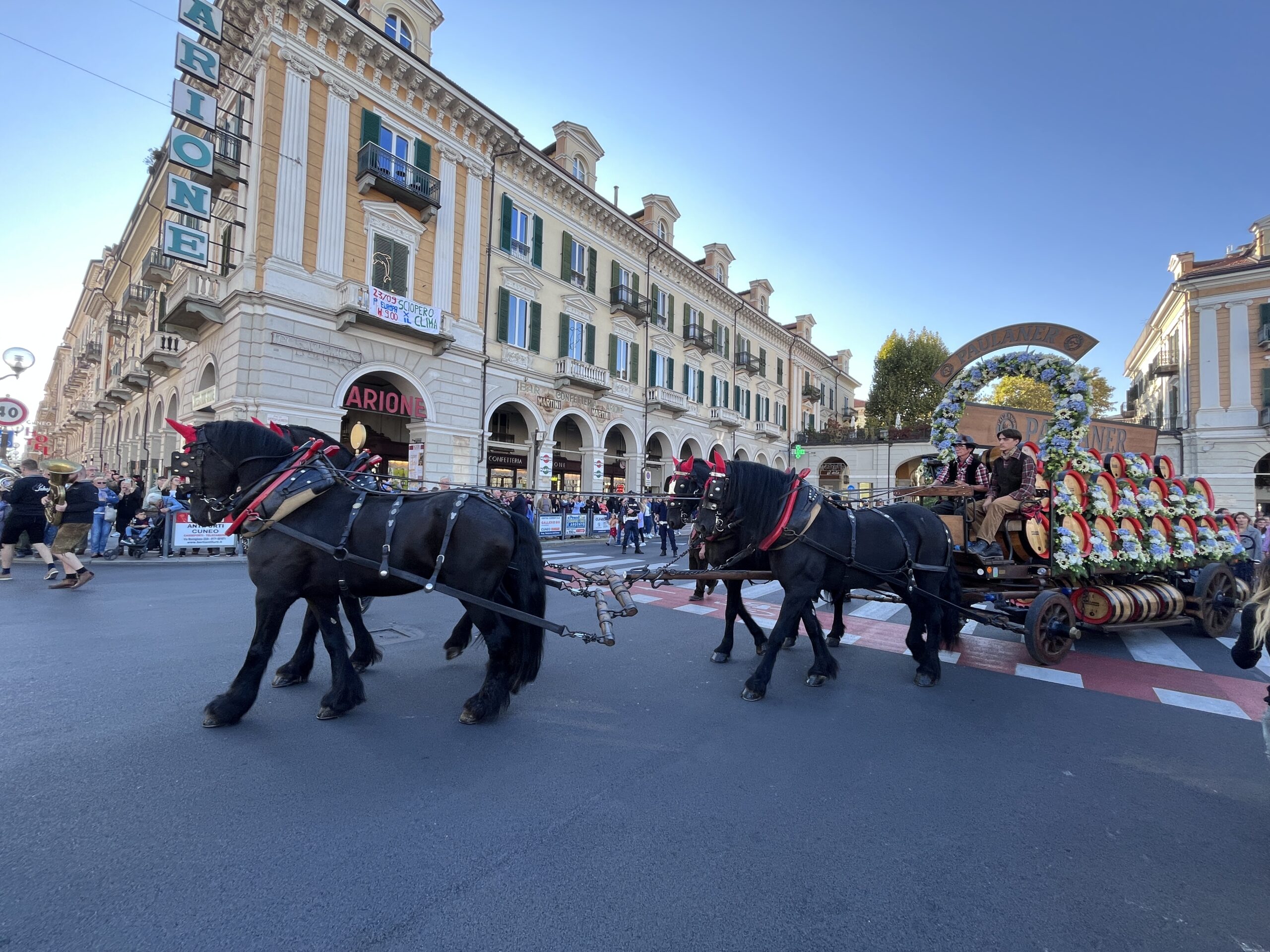Al via la grande festa bavarese dell’Oktoberfest Cuneo (video)