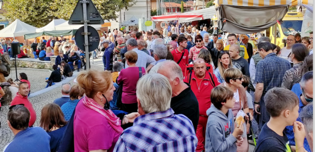 La Guida - Funghi esauriti e quintali di caldarroste a Rossana